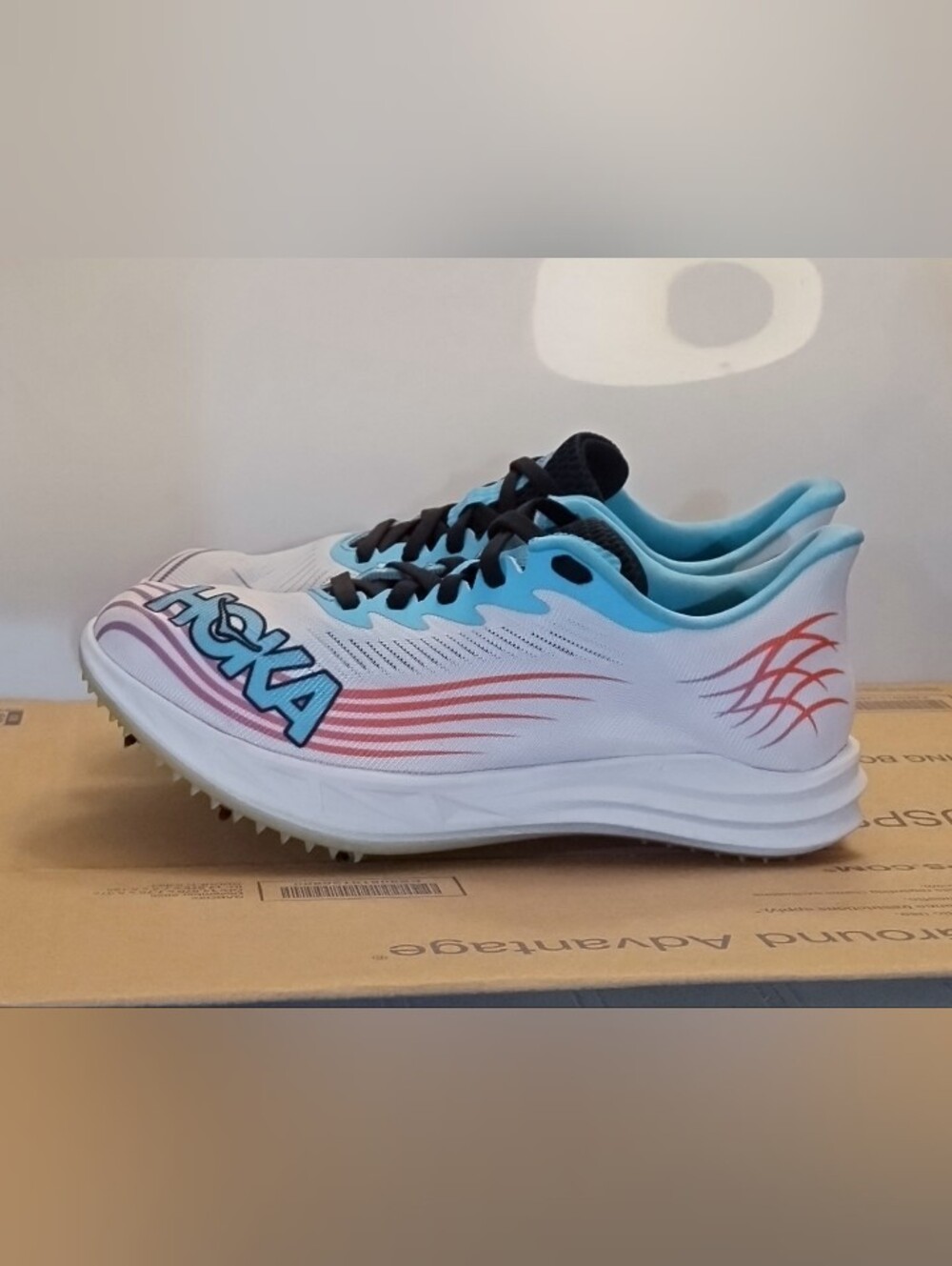 HOKA Crescendo MD 2 Spikes 1155116 Size 6 Men's Size 7.5 Women's White/Blue